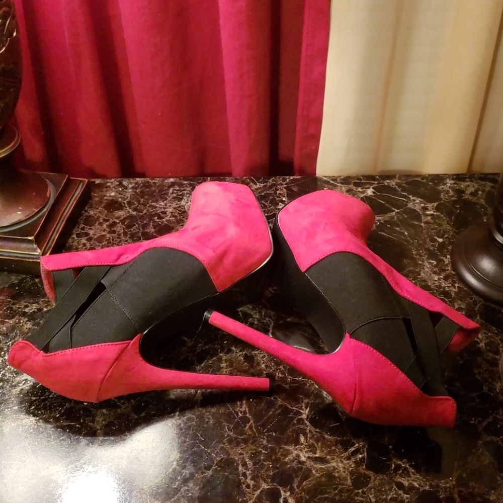 SHOES - Picture 3 of 7